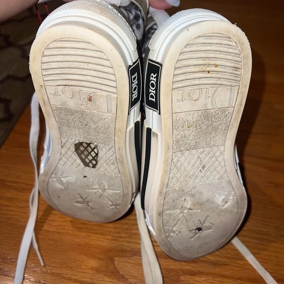 Dior Sneakers
B2B high top sneaker - Picture 7 of 7